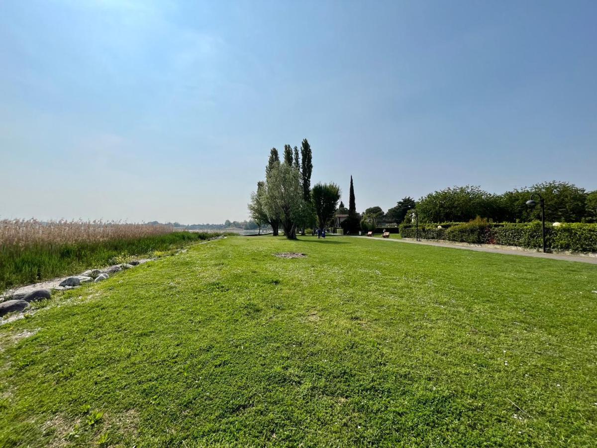 Residence Virgilio Сірміоне Екстер'єр фото