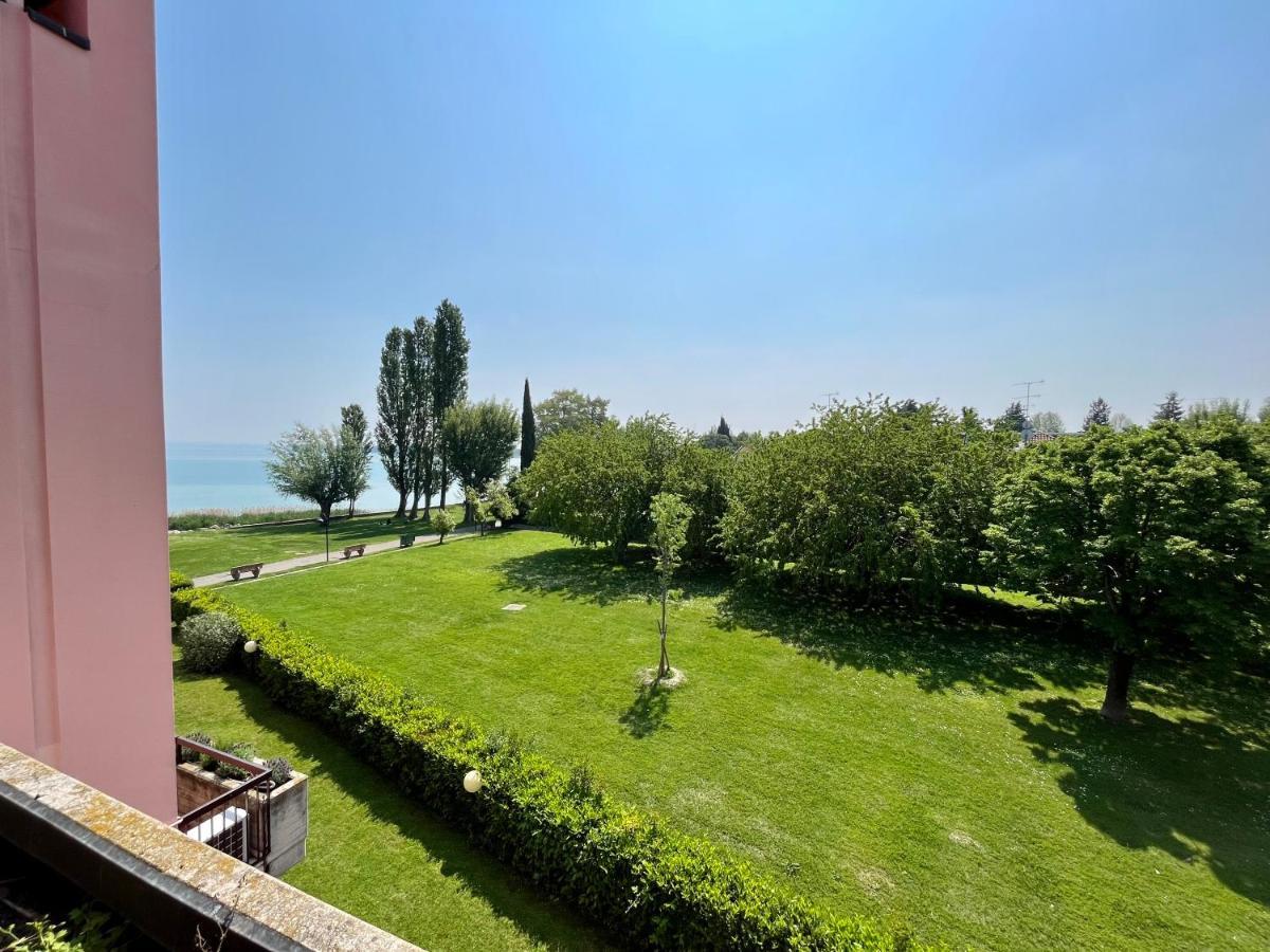 Residence Virgilio Сірміоне Екстер'єр фото